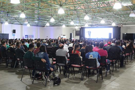 Abertura da 1ª edição da InovaTech teve palestra sobre a evolução da tecnologia, em Paranavaí