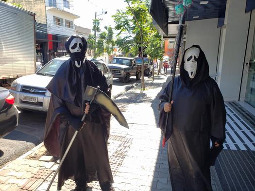 Município realiza ação de conscientização sobre isolamento e utilização de máscaras, em Paranavaí