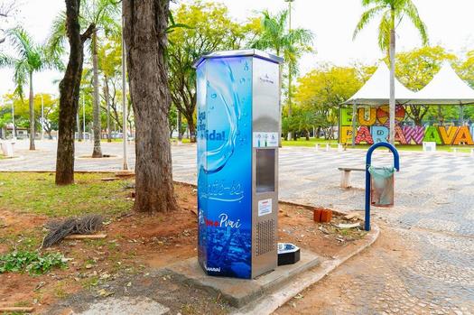 Município instala primeiras estações de água em espaços públicos, em Paranavaí
