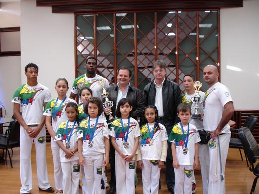 Grupo campeão de capoeira agradece apoio de prefeito e da Fespar
