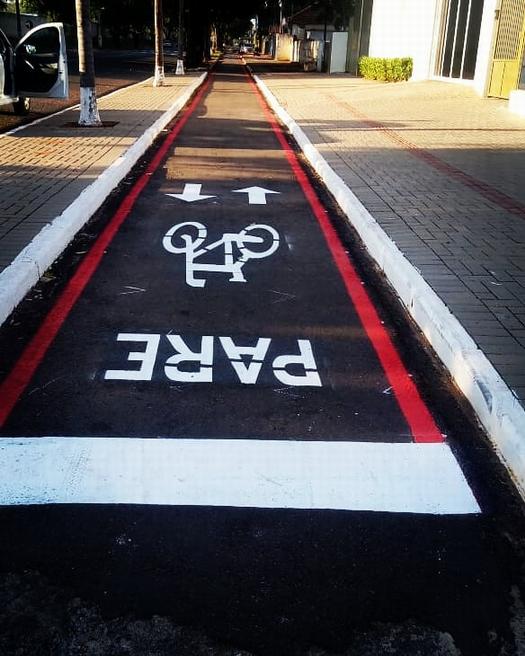 Município inicia pintura de ciclovia na Avenida Martin Luther King, em Paranavaí