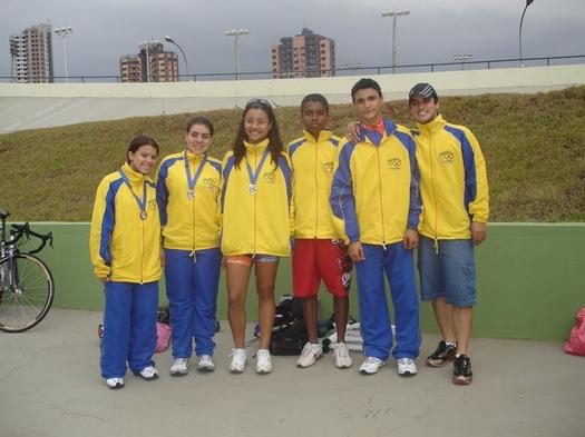 Equipe de Paranavaí que participou dos Jogos Colegiais do Paraná, realizado em Maringá