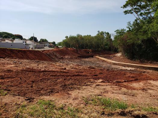 Construção de lago no Parque Ouro Branco, em Paranavaí