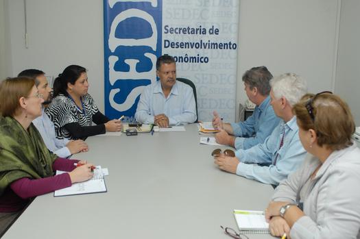 Sedec discute destino dos armazéns do antigo IBC de Paranavaí