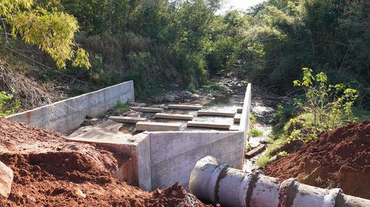 Obra de drenagem e pavimentação da Rua Rio Grande do Sul, em Paranavaí
