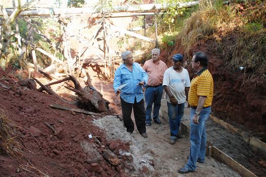 Infraestrutura trabalha na recuperação de emissários