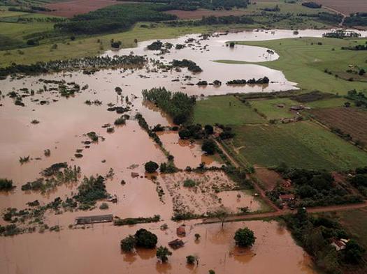 Chuvas já afetam mais 100 mil pessoas no Paraná
