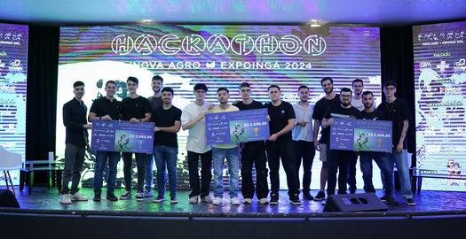 De Paranavaí e Nova Esperança, alunos e ex-alunos vencem hackathon na Expoingá com projeto de box para cultivo de morangos