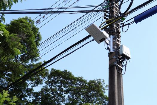 Município inicia instalação de luzes de LED no centro, em Paranavaí