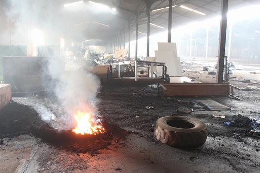 Incêndio no barracão do IBC, em Paranavaí