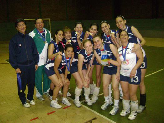 A equipe de voleibol feminino foi uma das que garantiram a classificação para a fase final dos jogos.