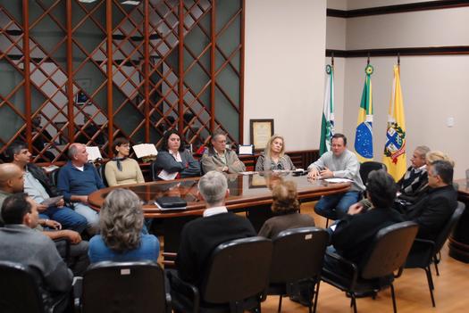 O prefeito elogiou o trabalho que vem sendo realizado pela FC em prol da cultura e agradeceu o empenho das autoridades e lideranças que colaboram, de forma voluntária, com o engrandecimento da cultura na cidade, em Paranavaí