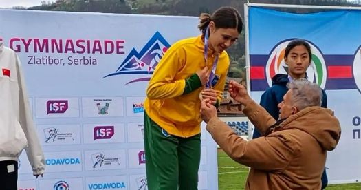 Maria Clara levou a medalha de ouro após saltar 1,70 metro