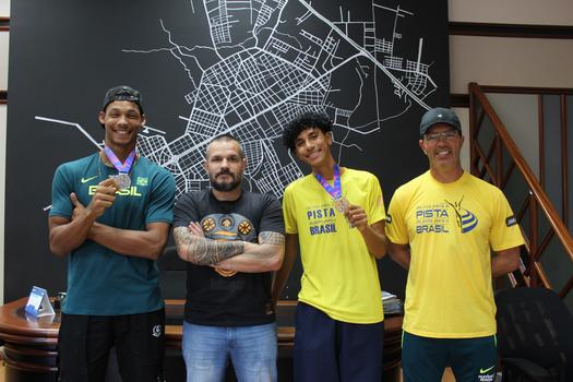 Atletas paranavaienses conquistam medalhas de ouro e prata em mundial na França