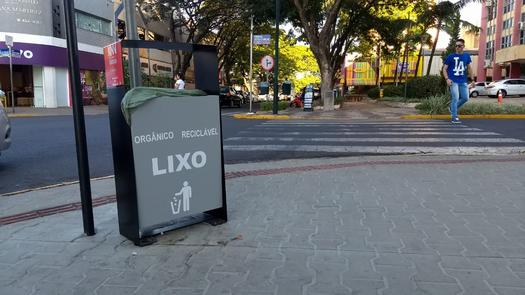 Novas lixeiras são fruto de PPP, em Paranavaí