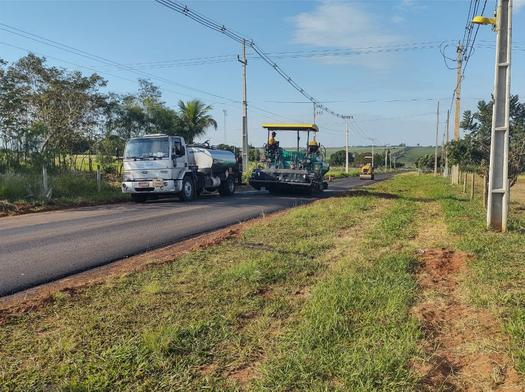 Obra de recapeamento de estradas dos distritos está próxima do fim, em Paranavaí