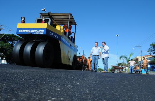 Obras de recapeamento na Av Dep. Heitor de Alencar Furtado