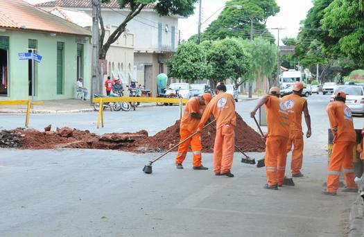 O local recebeu serviços de podas de árvores, limpeza de galerias, patrolamento das ruas, pintura de faixas, entre outros