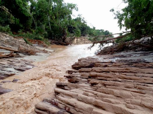 Rompimento da represa do Parque de Amaporã