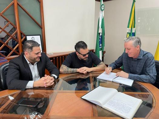 Pedro Baraldi assume a chefia do Poder Executivo, em Paranavaí