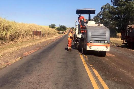 Obras de conservação da PR-463, no Noroeste do Paraná