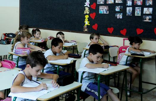 A avaliação é uma iniciativa do Governo Federal que visa diagnosticar o nível de alfabetização dos alunos matriculados no segundo ano de escolarização das escolas públicas brasileiras