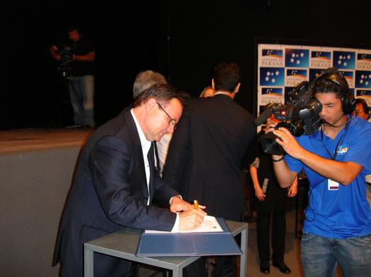 Rogério assinou o convênio durante a Escola de Governo