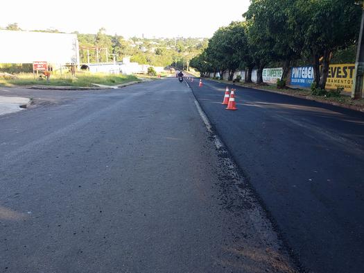 Avenida Gabriel Esperidião passa por obra de recuperação do asfalto, em Paranavaí