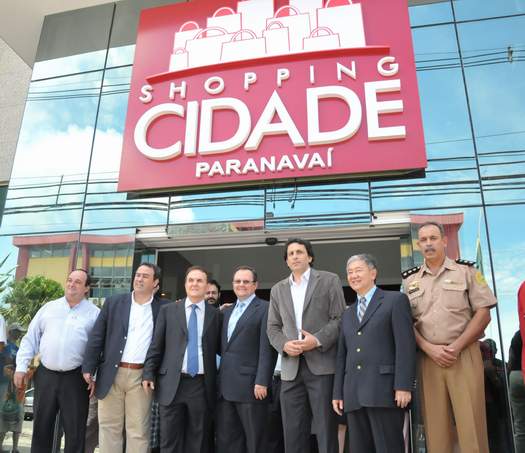 A inauguração foi prestigiada por centenas de pessoas, entre entidades civis, militares e eclesiásticas, em Paranavaí