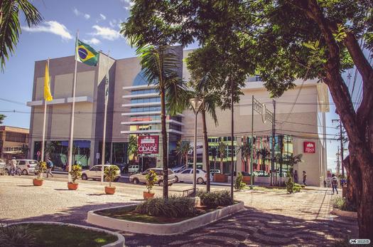 Portaria autoriza reabertura de shoppings e galerias em Paranavaí