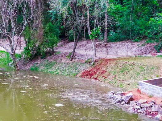 Vandalismo no novo lago do Parque Ouro Branco, em Paranavaí