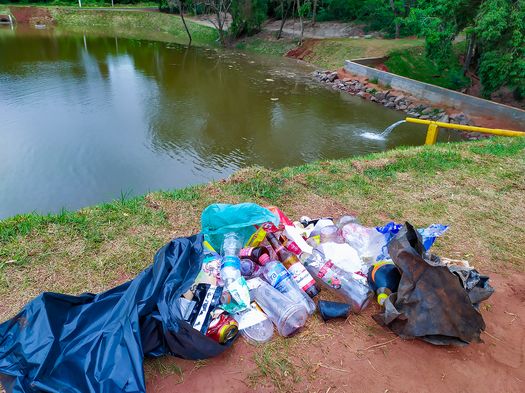 Vandalismo no novo lago do Parque Ouro Branco, em Paranavaí