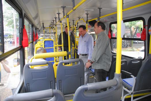 VCP apresenta novo ônibus que vai operar a linha do Jardim Morumbi, em Paranavaí