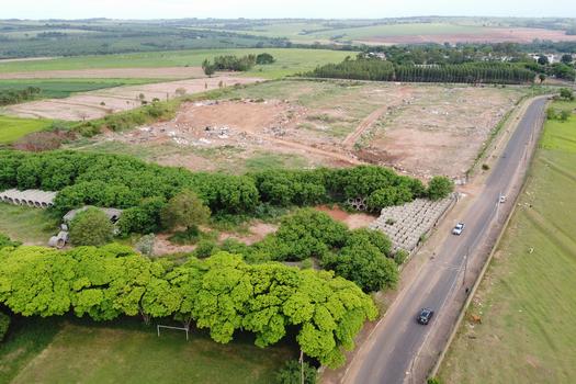 Área onde será construído o parque, em Paranavaí